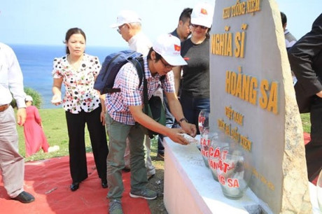 ພິທີວາງສີລາລຶກເລີ່ມລົງມືກໍ່ສ້າງອະນຸສາວະລີ “ນັກຮົບຮ່ວາງຊາ”